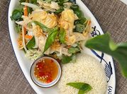 A picture of nộm gà bắp cải