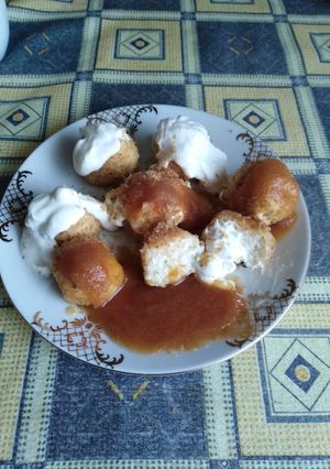 1311. Grízes túró gombóc birsalma szósszal és édes tejföllel ! recept fotója