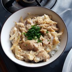 A picture of Oyakodon.