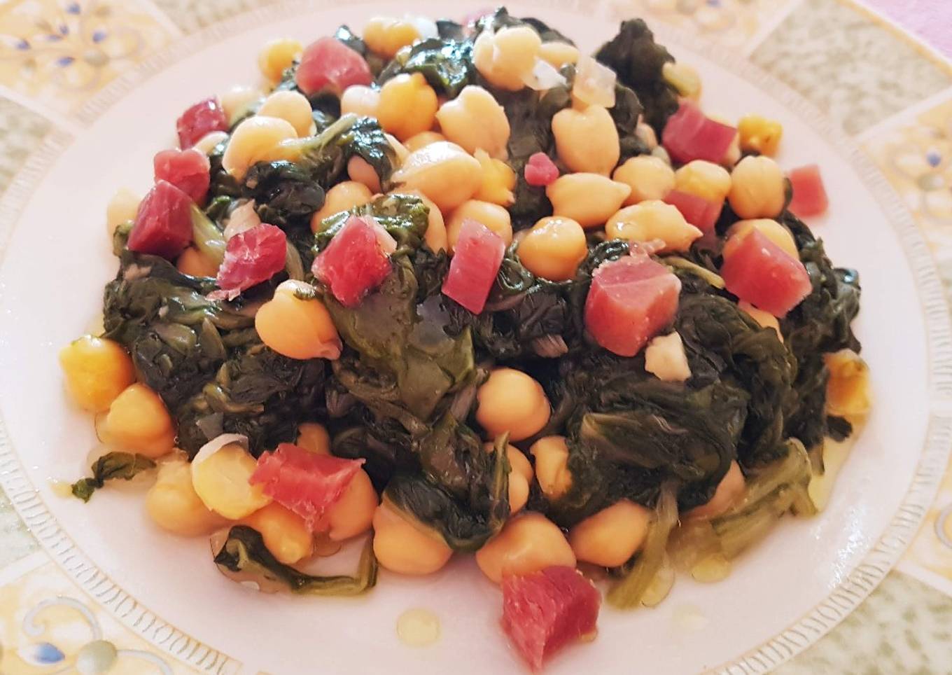 Acelgas con garbanzos y jamón al curry