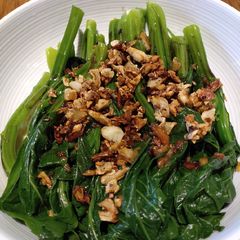 A picture of Choy Sum in Garlic.