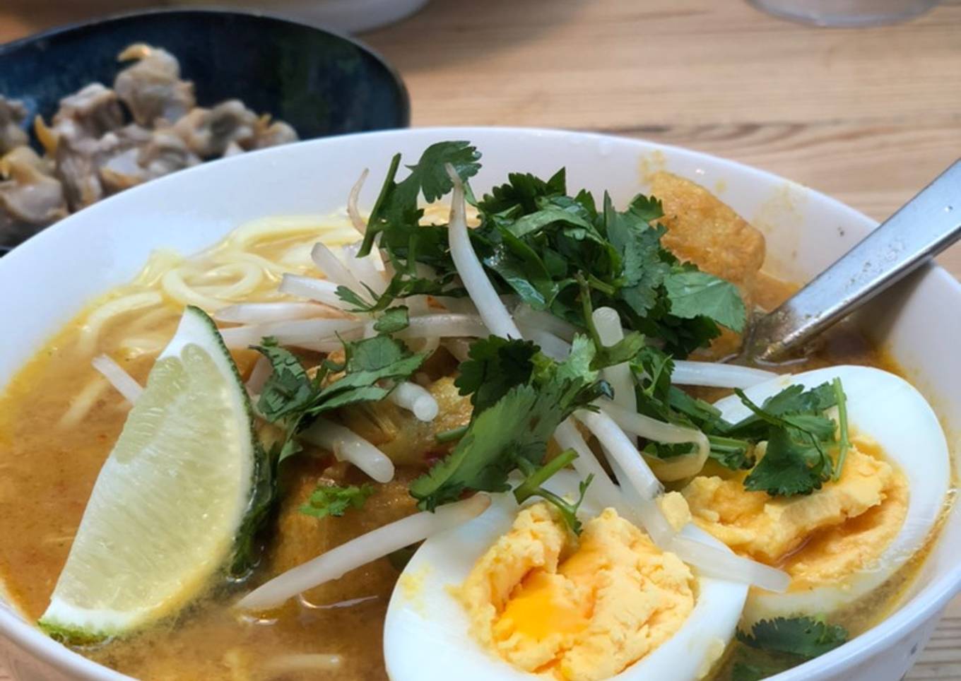 Laksa (Malaysian Curry Noodles)