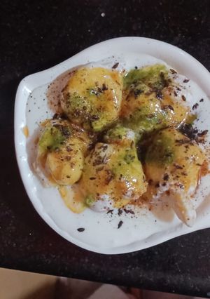 दही बड़ा (dahi vada recipe in Hindi) रेसिपी मुख्य फोटो