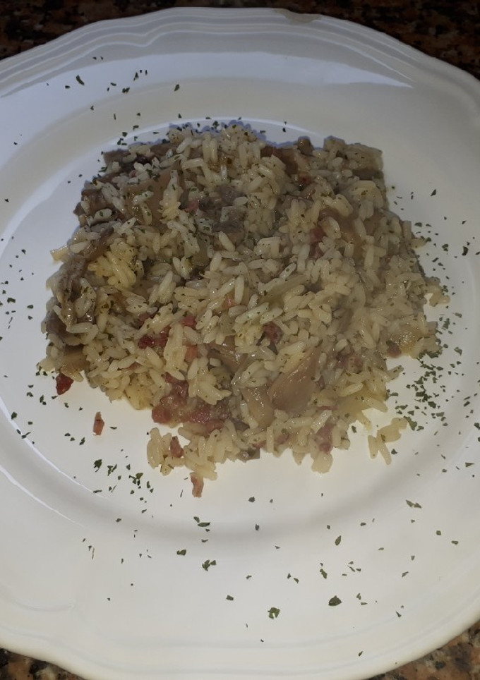 Una foto de Arroz con setas y jamón serrano