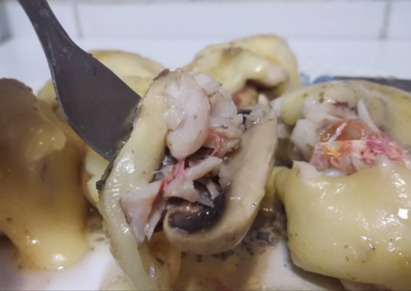 Champiñones rellenos con salmonetes