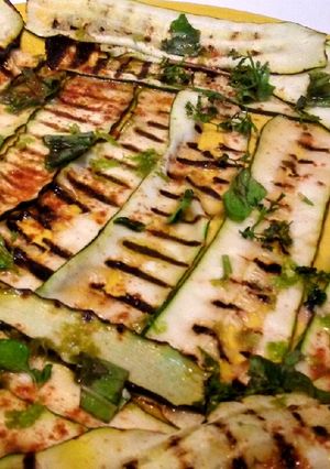 Foto principal de Calabacines a la mediterránea y un toque exótico