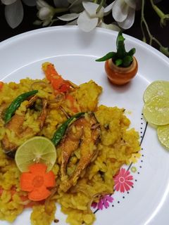 ইলিশ খিঁচুড়ি (Ilish khichuri recipe in bengali) রেসিপির প্রধান ছবি