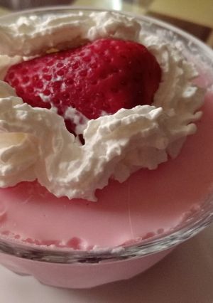 Una foto de Nube 🌥️de Sandía 🍉 y fresa 🍓 (Panacota), fácil, sencillo y delicioso