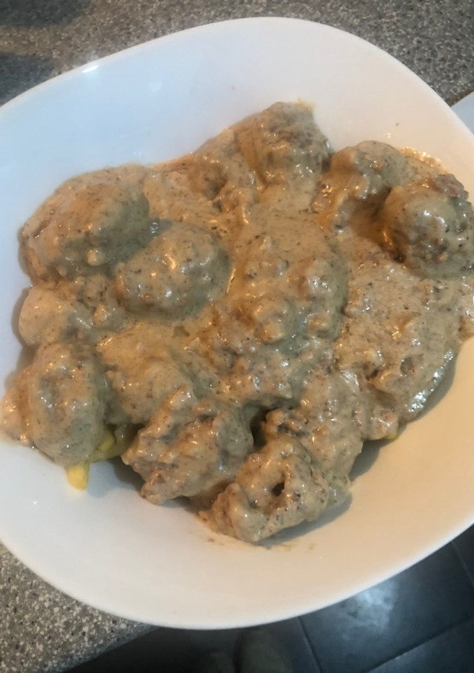 Una foto de Albóndigas con salsa de nueces