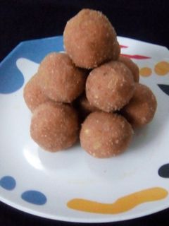 चुरमा लाडू (churma ladoo recipe in marathi) रेसिपी चे मुख्य फोटो