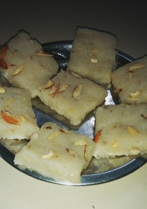 A picture of Fresh coconut barfi.