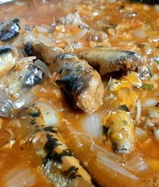 cá hộp sốt cà chua