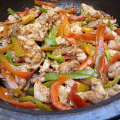 A picture of Shredded chicken sauce.