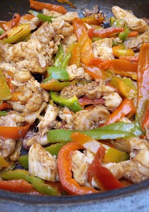A picture of Shredded chicken sauce.