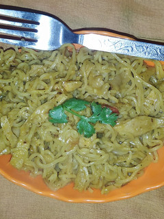 मैगी और रोटी नूडल्स (Maggi Or Roti Noodles Recipe In Hindi) रेसिपी मुख्य फोटो