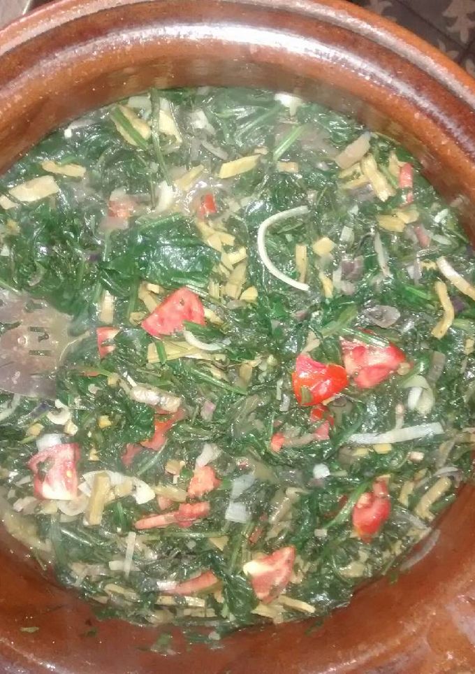 Una foto de Espinacas con nopales a la mexicanida