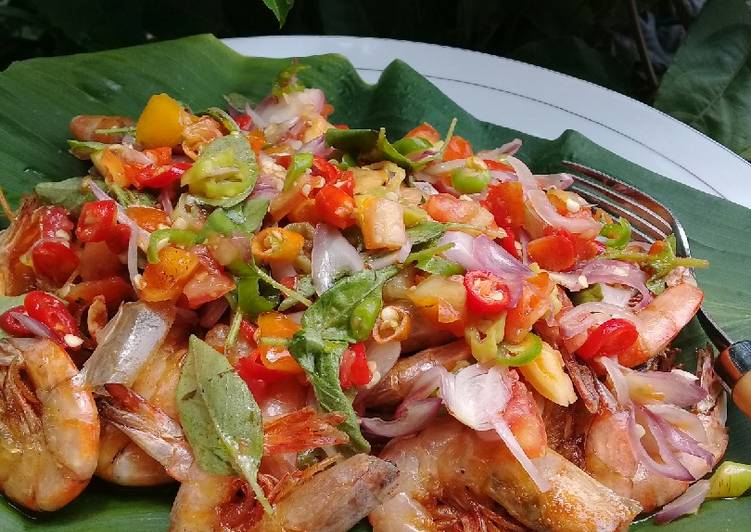 Bagaimana Membuat Udang goreng dg sambal dabu dabu🍤🍤🌶🍅🍋🍋 yang Enak