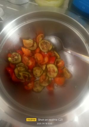 Foto di Insalata di pomodori e zucchine grigliate