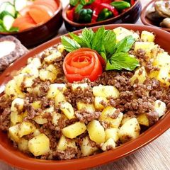 A picture of Golden_potatoes_with_ground_meat_and_pinenuts.