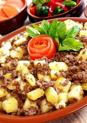 A picture of Golden_potatoes_with_ground_meat_and_pinenuts.