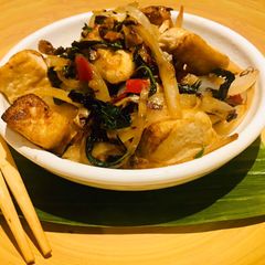 A picture of Tofu Kra Pow Kung - vegan 🌱.