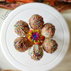 A picture of Chocolate Cake Pops.