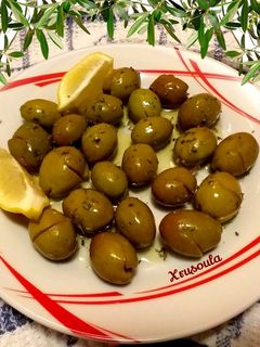 Φωτογραφία της συνταγής Ελιές πράσινες τσακιστές