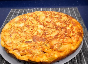 Foto principal de Tortilla de patatas con calabacín y cebolla (Sin sal)
