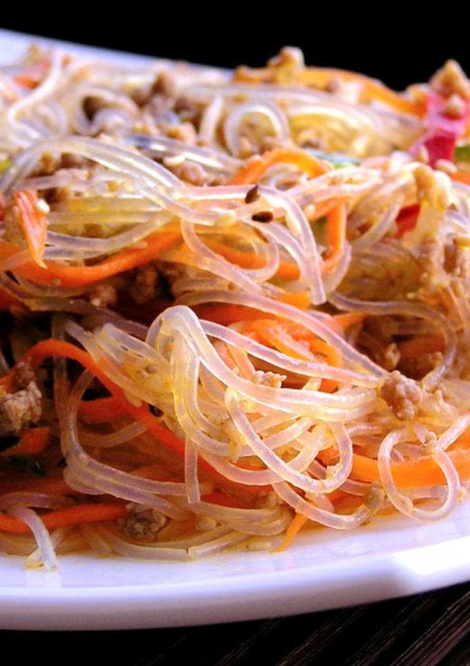 Фунчоза з фаршем і овочами