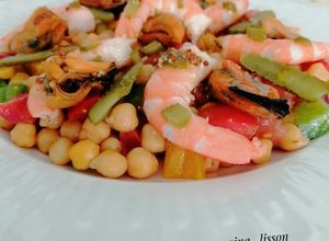 Foto principal de Ensalada de garbanzos con langostinos y mejillones