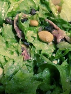 Una foto de Ensalada de jamón y queso de cabra