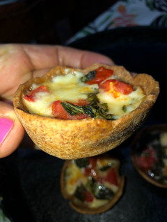 Una foto de Mini tarta individual de caprese