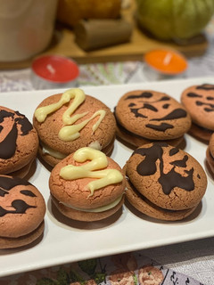 Narancsos csokoládés ganache-val töltött Macaron 🤍 recept fotója