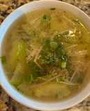 Canh dưa hường nấu nấm kim châm