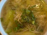 Canh dưa hường nấu nấm kim châm