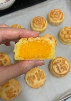 酥皮奶皇月餅 的食譜成品照片
