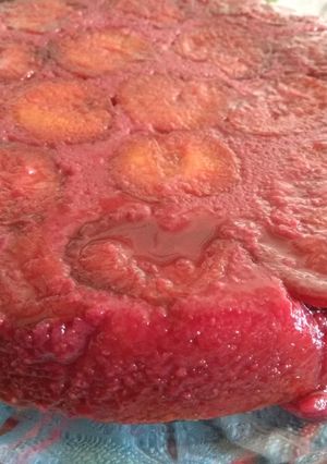 Una foto de Torta invertida de Ciruelas