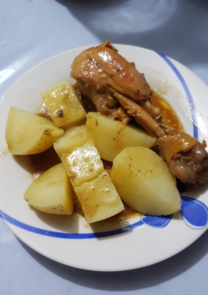 Una foto de Pollo en Michelada