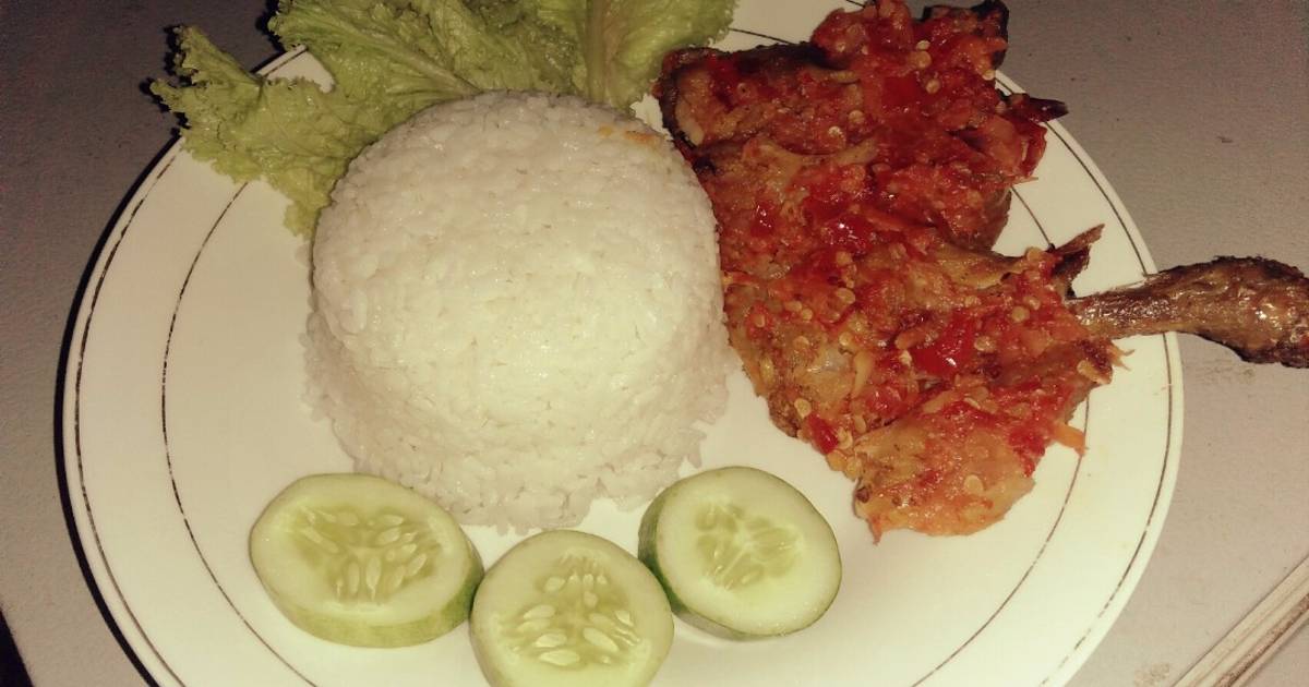 Resep Ayam penyet simple oleh Novitacharisrohmaliana 