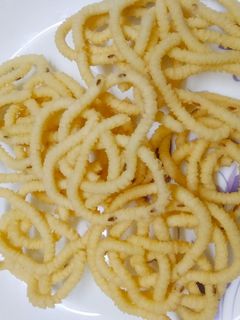 தேங்காய் பால் முறுக்கு (Thengai Paal Murukku Recipe in Tamil) செய்முறை முக்கிய புகைப்படம்