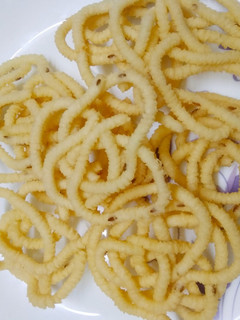 தேங்காய் பால் முறுக்கு (Thengai Paal Murukku Recipe in Tamil) செய்முறை முக்கிய புகைப்படம்