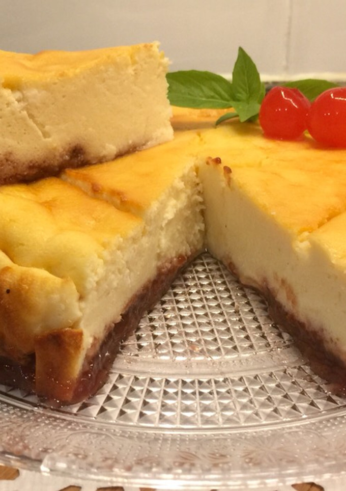 Una foto de Tarta de requesón o ricotta con mermelada de frambuesas