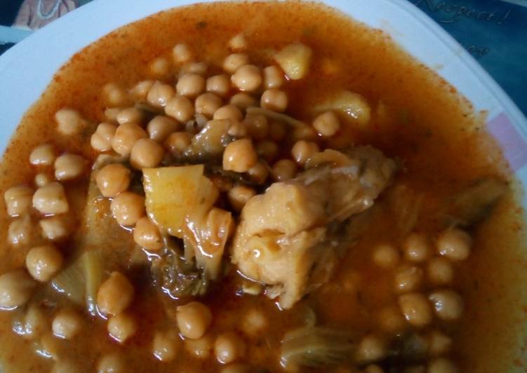 Potaje de garbanzos con bacalao