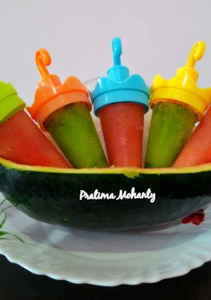A picture of Watermelon & Kiwi Popsicles.