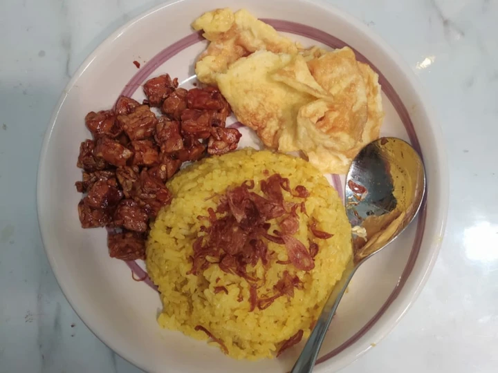 Cara Mudah Membuat Resep  Nasi Kuning Super Gampang yang Enak Banget, Bikin Ketagihan