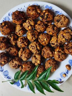 மதுவேமனே பக்கோடா (Madhuvemane pakoda) செய்முறை முக்கிய புகைப்படம்