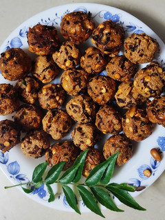 மதுவேமனே பக்கோடா (Madhuvemane pakoda) செய்முறை முக்கிய புகைப்படம்