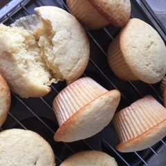 A picture of Vanilla cupcakes.