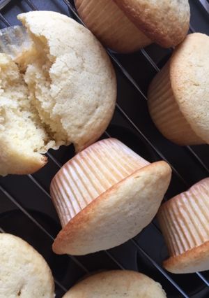 A picture of Vanilla cupcakes.