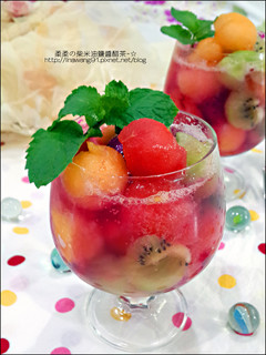 夏日清涼甜點「繽粉水果球汽水!!」 的食譜成品照片